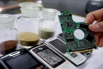 Rùng mình cuộc sống “tử thần” của các nhà “giả kim thuật” hiện đại 