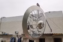 Chuyện lạ hôm nay: Tự làm đĩa bay, người đàn ông bị tóm bởi....