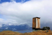 Nhà vệ sinh đáng sợ nhất thế giới, chỉ dành cho ai dũng cảm