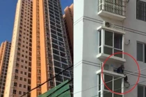 Chuyện lạ hôm nay: Bị con nhốt trong nhà, ông nội làm điều choáng váng