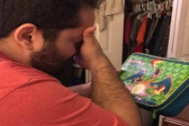 Nhận hộp cơm trưa của bạn gái, chàng trai khóc nức nở vì...