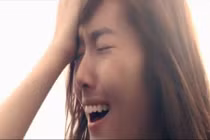 Rợn người vì tiếng thở hổn hển của chồng và chị giúp việc