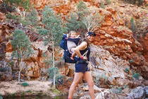 Hành trình 1.000 km của cô bé một tuổi ở Australia