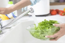 Rửa rau quả như này đảm bảo hết thuốc trừ sâu hóa chất 