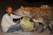 Phát hãi những dị nhân nuôi quái vật như thú cưng