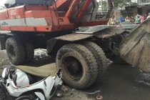 Va chạm với xe cuốc, 2 phụ nữ chết thảm tại chỗ