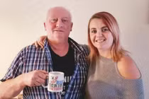 Chuyện lạ hôm nay: Cha uống sữa của con gái và sự thật cảm động