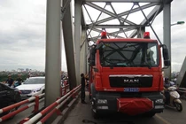 Giận chồng “mải chơi”, người phụ nữ đòi nhảy cầu Chương Dương