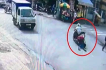 Hãi hùng cô gái bị tên cướp đi xe máy kéo lê trên đường 