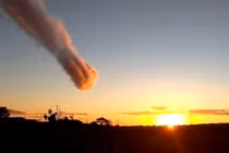 Nhà khoa học lý giải đám mây như thiên thạch “tấn công” Trái đất