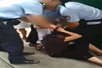 Cháu trai mè nheo mua đồ chơi, làm ra điều kinh khủng này...