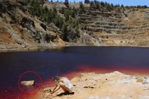 Chụp ảnh sống ảo, cô gái vô tình chụp được điều kinh dị 