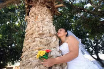 Chuyện lạ hôm nay: Người người kết hôn với cây vì điều này