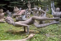 Kỳ bí vườn điêu khắc khiến bạn nổi da gà khi lạc vào