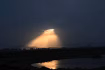 Sốc trước ánh sáng ngỡ như sự đổ bộ của người ngoài hành tinh 