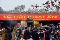 Tấp nập Đền Trần một tuần trước lễ khai ấn