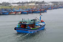 Quảng Ngãi: Bình gas trên tàu phát nổ, 2 người thương vong