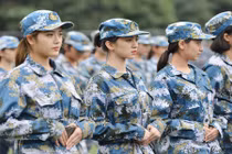 Vẻ đẹp của nữ sinh Trung Quốc trong giờ học quân sự 