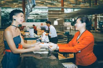 Đăng quang lâu lắm H'Hen Niê mới sở hữu thêm chiếc túi hàng hiệu 