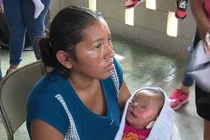 Chuyện lạ hôm nay: Bệnh viện trả, làm đám tang, bé gái bỗng sống lại...