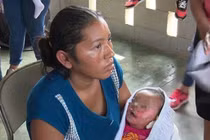 Chuyện lạ hôm nay: Bệnh viện trả, làm đám tang, bé gái bỗng sống lại...