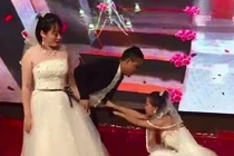 Bạn trai cũ lấy vợ, cô gái làm điều ai cũng sững sờ 