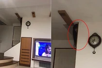 Nửa đêm nhìn lên đồng hồ, chết điếng bóng hình kỳ dị này