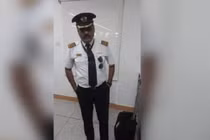 Muốn lên máy bay nhanh, người đàn ông làm chuyện không ngờ 