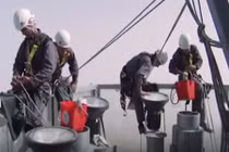 Video: Trải nghiệm lau kính “kinh hoàng” trên tòa nhà cao nhất thế giới ở Dubai