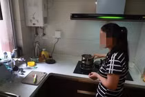 Phía sau người trông giữ trẻ hiền lành, là sự thật kinh hoàng...