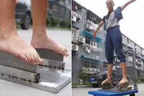 Rùng mình bé gái 13 tuổi đi chân trần trên lưỡi dao 