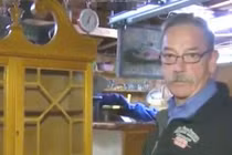 Mua bàn cũ, tìm thấy kho báu một cách bất ngờ