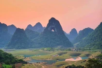 Chiêm ngưỡng “Mắt Thần Núi” viên ngọc quý giữa non Cao Bằng