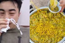 “Đặc sản chân dài” foodtour Hải Phòng nhiều người mắt sưng húp