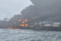 Tàu hàng chở hóa chất natri xyanua va chạm ngoài khơi nước Anh
