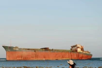 Đến Ninh Thuận, check-in “tàu mắc cạn“