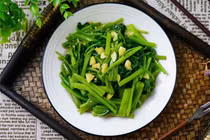 Rau muống xào tỏi - Hương vị Việt Nam chinh phục Thế giới