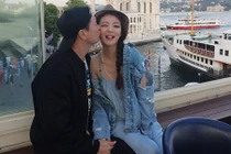 An Dĩ Hiên cùng chồng tỷ phú USD kỷ niệm 1 năm ngày cưới