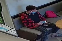 Video: Trộm điện thoại "dễ như bỡn" trong tiệm trà sữa