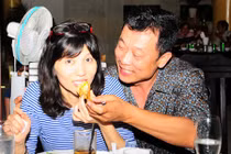 Hình ảnh hiếm hoi của danh hài Vân Sơn bên vợ con