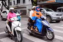 Áp thấp nhiệt đới khả năng mạnh thành bão, Hà Nội và Bắc Bộ mưa rét