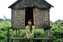 Bộ lạc nơi bố mẹ xây chòi cho con gái “quan hệ” với bao nhiêu người tùy ý