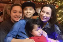 Có 22 người con, Phi Nhung đích thị là bà mẹ nhiều con nhất showbiz!