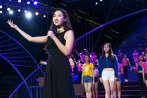 Đỗ Mỹ Linh khoe giọng hát, mở màn Gala 30 năm Hoa hậu Việt Nam