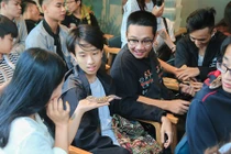 Ảnh: Trai xinh gái đẹp bỏ tiền triệu mua rắn, thằn lằn làm thú cưng 