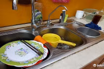 Đầu hè, dân chung cư cao cấp khổ sở nhịn tắm, mua xô chậu tích nước