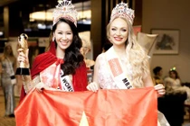 Dương Thùy Linh đăng quang Mrs Worldwide 2018