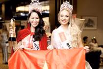 Dương Thùy Linh đăng quang Mrs Worldwide 2018