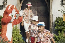 Xuân Bắc và 2 con trai gây “náo loạn” sàn catwalk