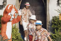 Xuân Bắc và 2 con trai gây “náo loạn” sàn catwalk